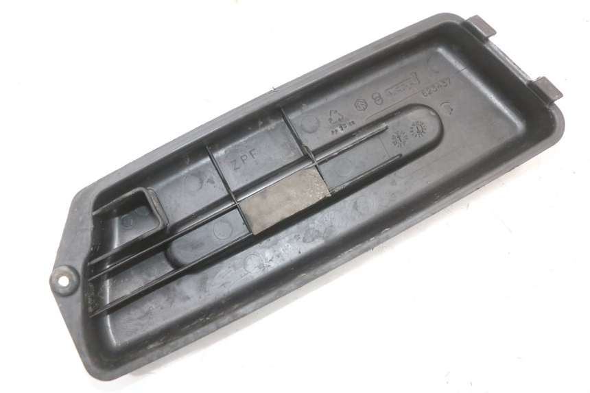 photo de BATTERIEABDECKUNG PIAGGIO FLY 4T 50 (2004 - 2010) - Zoom auf Gebrauchszustand