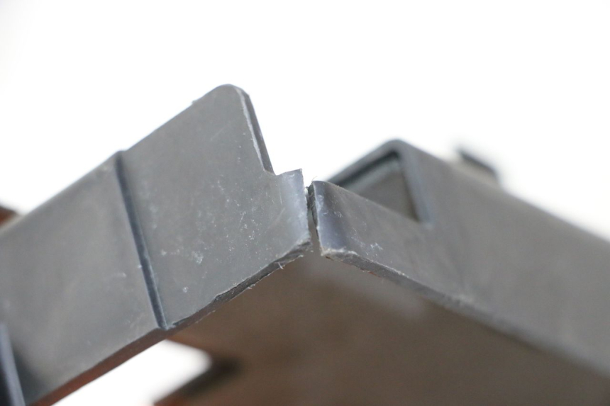 photo de BATTERIEABDECKUNG YAMAHA FZ6 FAZER S2 600 (2007 - 2011) - Zoom auf Gebrauchszustand