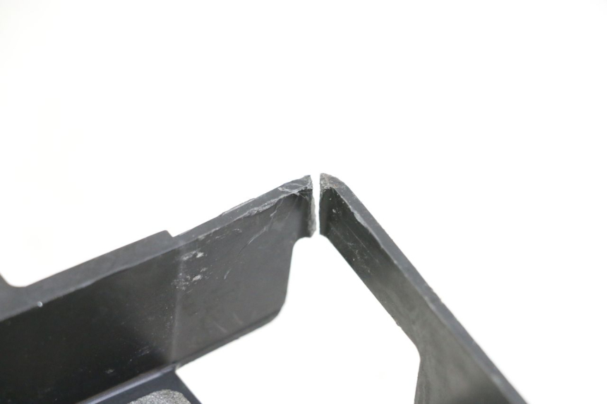 photo de BATTERIEABDECKUNG YAMAHA FZ6 FAZER S2 600 (2007 - 2011) - Alternative Perspektive