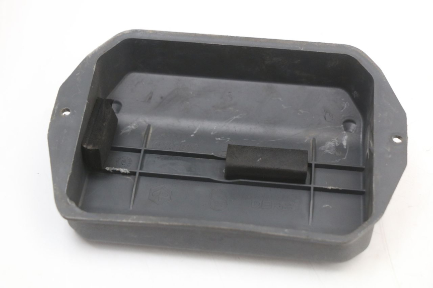 photo de BATTERIEABDECKUNG PIAGGIO LIBERTY 4T 50 (2018 - 2021) - Zoom auf Gebrauchszustand