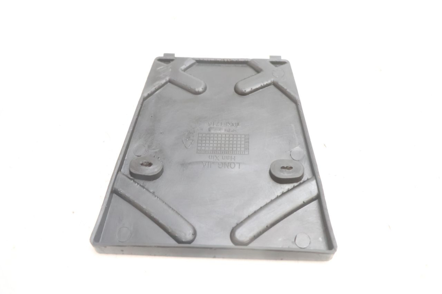 photo de BATTERIEABDECKUNG LONGJIA LJ50QT 8M 2T 50 (2010 - 2017) - Zoom auf Gebrauchszustand