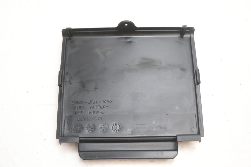 photo de BATTERIEABDECKUNG KYMCO MOVIE S 125 (2009 - 2018) - Details der Befestigungspunkte