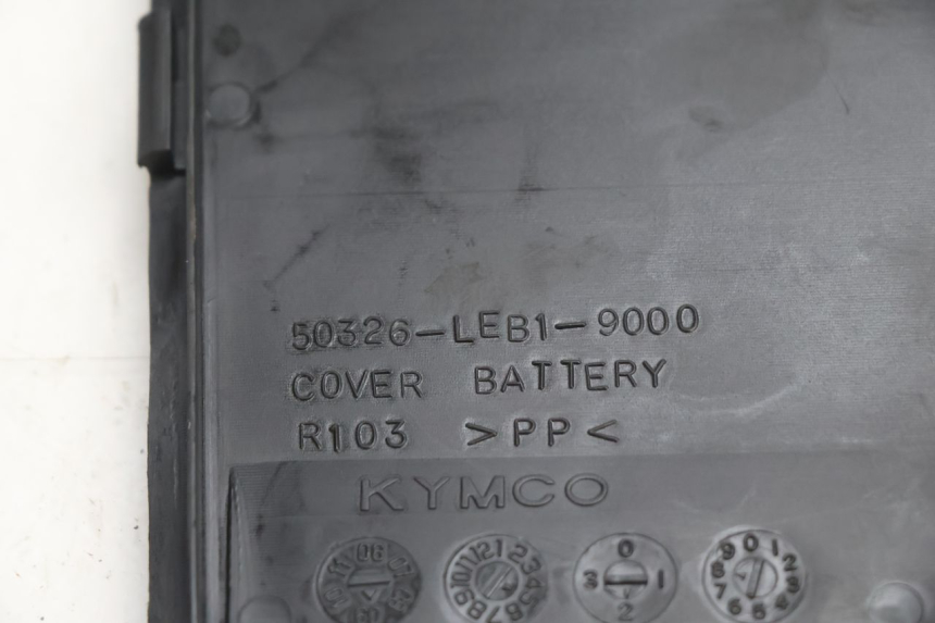 photo de BATTERIEABDECKUNG KYMCO MOVIE S 125 (2009 - 2018) - Geprüftes Gebrauchtteil