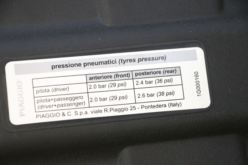 photo de BATTERIEABDECKUNG PIAGGIO MP3 HPE 530 (2022 - 2026) - Alternative Perspektive