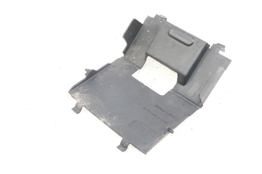 photo de BATTERIEABDECKUNG HONDA NTV DEAUVILLE 650 (1998 - 2001) - Detailansicht des Bauteils