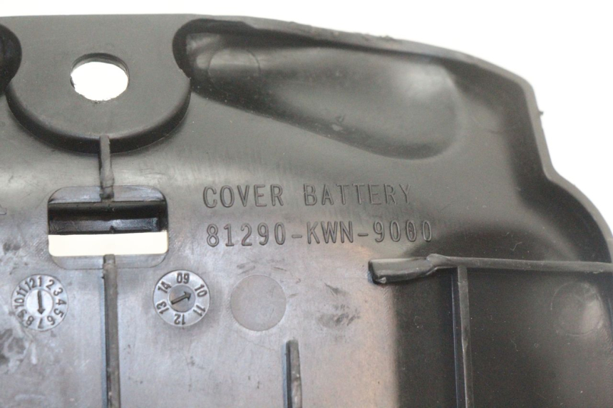 photo de BATTERIEABDECKUNG HONDA PCX (JF28) 125 (2009 - 2011) - Alternative Perspektive