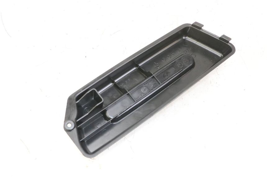 photo de BATTERIEABDECKUNG PIAGGIO FLY 2T 50 (2004 - 2017) - Detailansicht des Bauteils