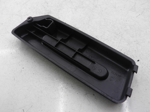 photo de BATTERIEABDECKUNG PIAGGIO FLY 2T 50 (2004 - 2017) - Detailansicht des Bauteils