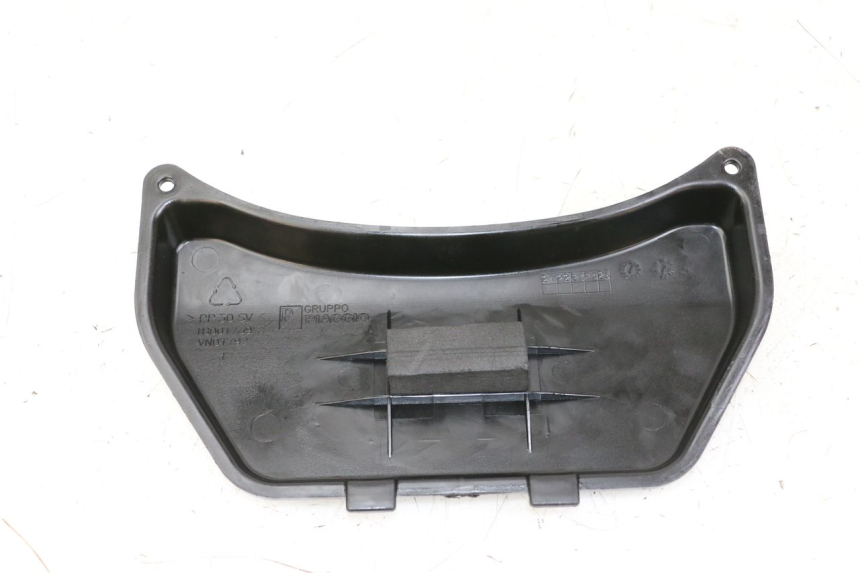 photo de BATTERIEABDECKUNG PIAGGIO LIBERTY IGET 4T 50 (2021 - 2025) - Detailansicht des Bauteils