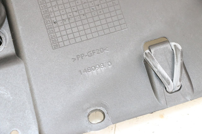 photo de BATTERIEABDECKUNG ROYAL ENFIELD CONTINENTAL GT 650 (2019 - 2024) - Detailansicht des Bauteils