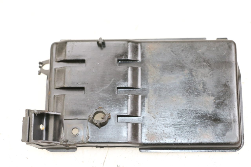 photo de BATTERIEABDECKUNG GILERA RUNNER LC 50 (1997 - 1998) - Zoom auf Gebrauchszustand