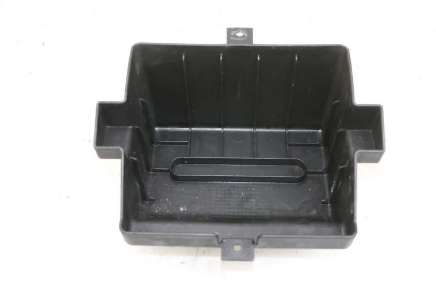 photo de BATTERIEABDECKUNG DAELIM S1 125 (2007 - 2016) - Detailansicht des Bauteils