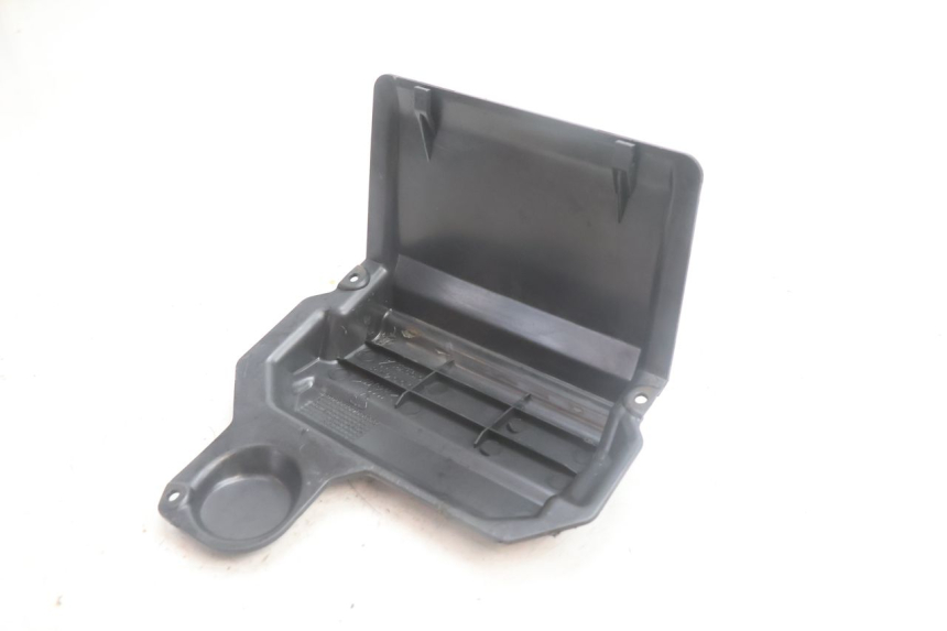 photo de BATTERIEABDECKUNG APRILIA SR 2T 50 (2012 - 2017) - Details der Befestigungspunkte