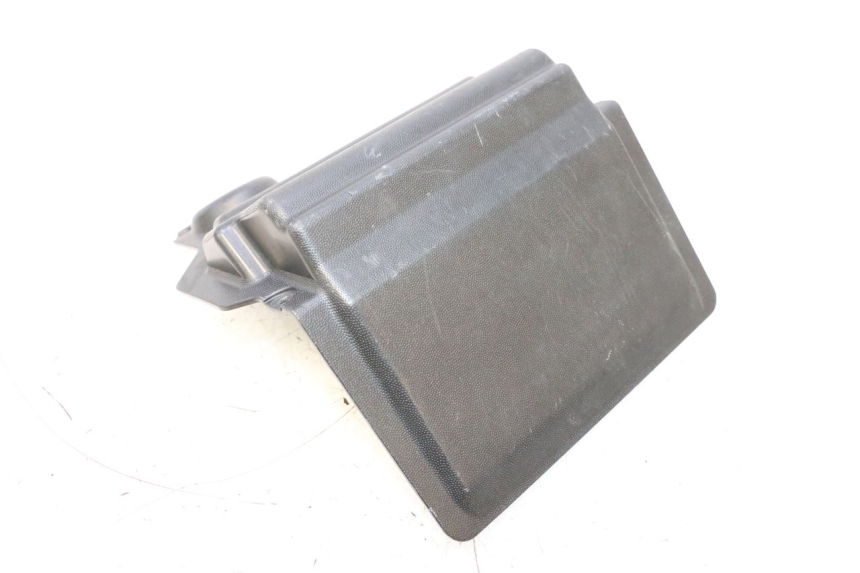 photo de BATTERIEABDECKUNG APRILIA SR MOTARD 50 (2012 - 2018) - Detailansicht des Bauteils