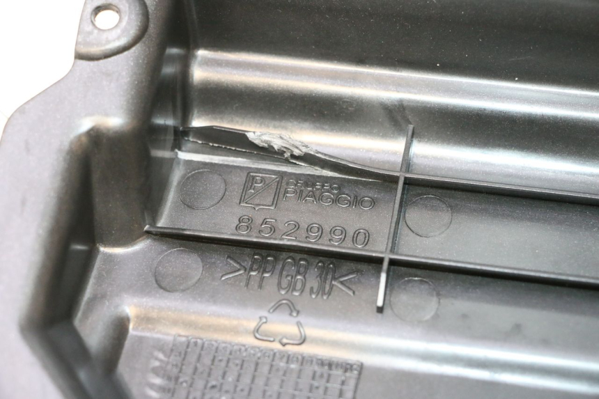photo de BATTERIEABDECKUNG APRILIA SR MOTARD 50 (2012 - 2018) - Technische Nahaufnahme
