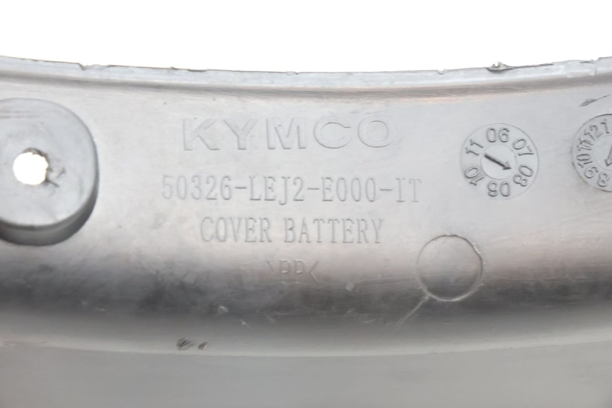photo de BATTERIEABDECKUNG KYMCO SUPER 8 2T 50 (2007 - 2013) - Details der Befestigungspunkte