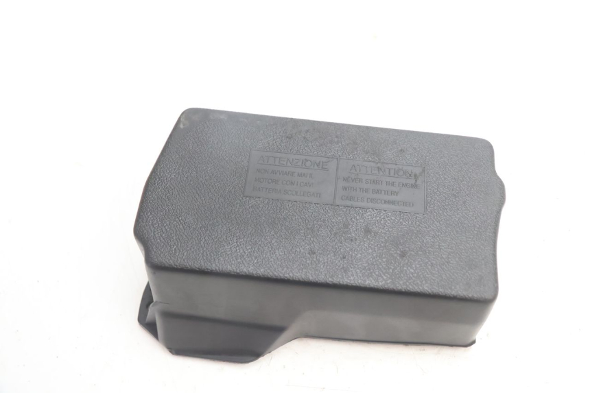 photo de BATTERIEABDECKUNG PIAGGIO TYPHOON 50 (2000 - 2009) - Detailansicht des Bauteils