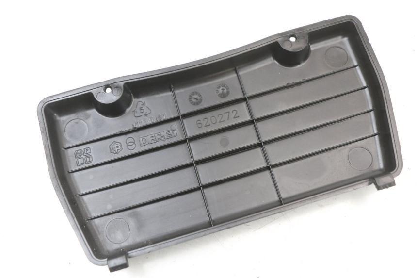 photo de BATTERIEABDECKUNG PIAGGIO XEVO - X EVO 125 (2007 - 2017) - Zoom auf Gebrauchszustand