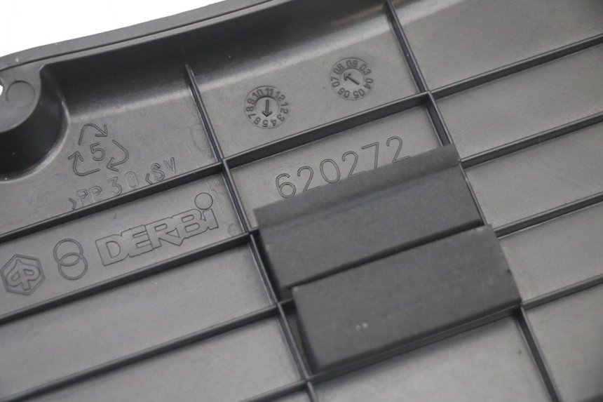 photo de BATTERIEABDECKUNG PIAGGIO XEVO - X EVO 125 (2007 - 2017) - Technische Nahaufnahme