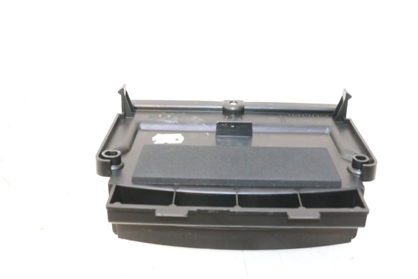 photo de BATTERIEABDECKUNG YAMAHA XP T-MAX ABS 500 (2005 - 2005) - Zoom auf Gebrauchszustand