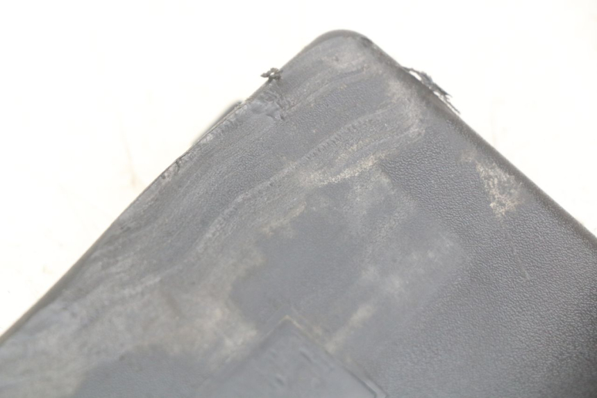 photo de BATTERIEABDECKUNG PIAGGIO ZIP 2T 50 (2009 - 2019) - Zoom auf Gebrauchszustand