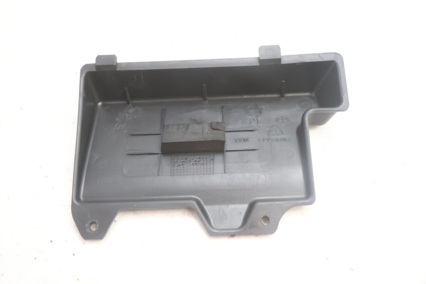 photo de BATTERIEABDECKUNG PIAGGIO ZIP IGET 4T 50 (2021 - 2023) - Alternative Perspektive
