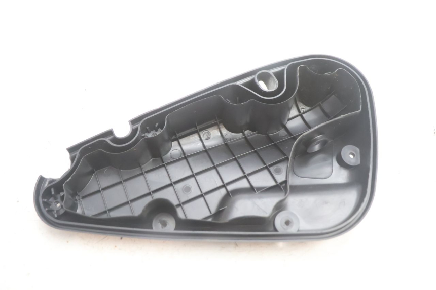 photo de LUFTFILTERKASTEN PIAGGIO LIBERTY 50 (1998 - 2003) - Details der Befestigungspunkte