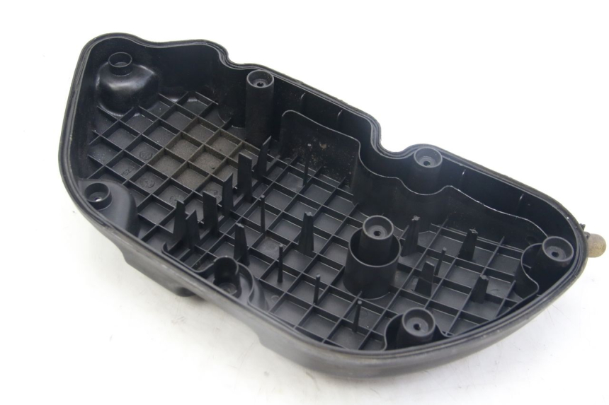 photo de LUFTFILTERABDECKUNG PIAGGIO MP3 125 (2006 - 2014) - Details der Befestigungspunkte