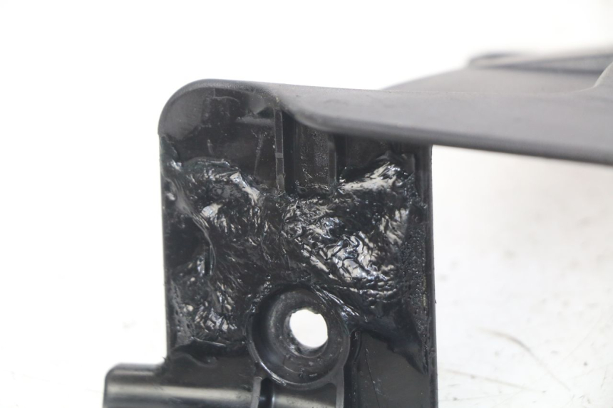 photo de SEITENRAHMENABDECKUNG HONDA CB R 1000 (2018 - 2023) - Detailansicht des Bauteils