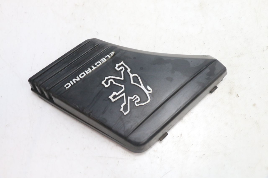 photo de RAHMENABDECKUNG RECHTS PEUGEOT 103 SPX CLIP 50 (1989 - 1992) - Detailansicht des Bauteils