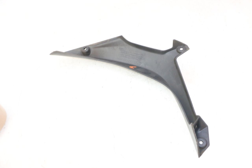 photo de RAHMENABDECKUNG RECHTS QUADRO 4 4D 350 (2015 - 2018) - Detailansicht des Bauteils