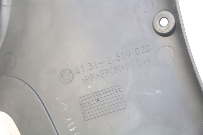 photo de RECHTER SEITENRAHMENDECKEL BMW C1 125 (2000 - 2003) - Detailansicht des Bauteils