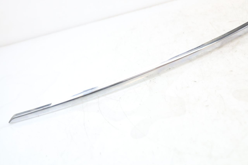 photo de RAHMENABDECKUNG RECHTS PEUGEOT DJANGO 125 (2014 - 2017) - Detailansicht des Bauteils