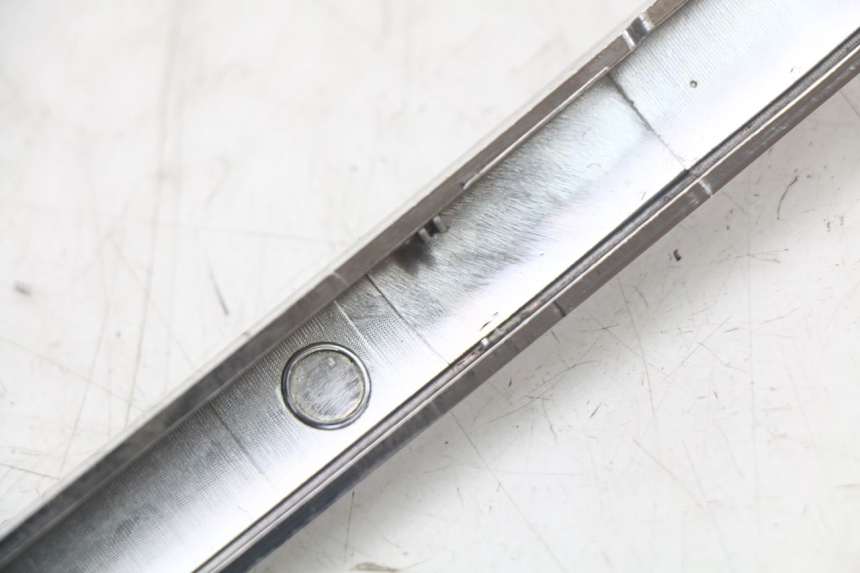 photo de RAHMENABDECKUNG RECHTS PEUGEOT DJANGO 125 (2014 - 2017) - Oberflächenzustand und Material