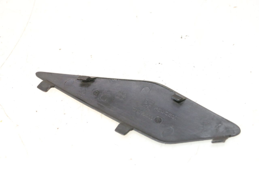photo de RAHMENABDECKUNG RECHTS PEUGEOT SATELIS 125 (2013 - 2018) - Detailansicht des Bauteils