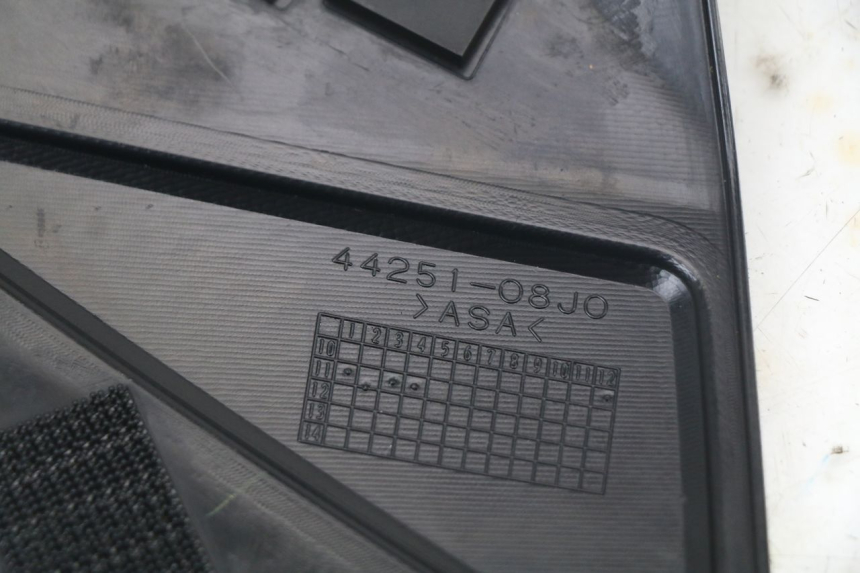 photo de RAHMENABDECKUNG RECHTS SUZUKI GSR 750 (2011 - 2017) - Kennzeichnungen und Originalreferenzen