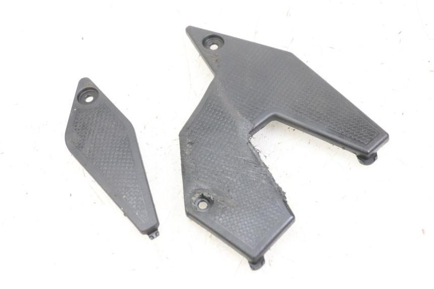 photo de RECHTER SEITENRAHMENDECKEL KAWASAKI VERSYS ABS 650 (2015 - 2018) - Detailansicht des Bauteils