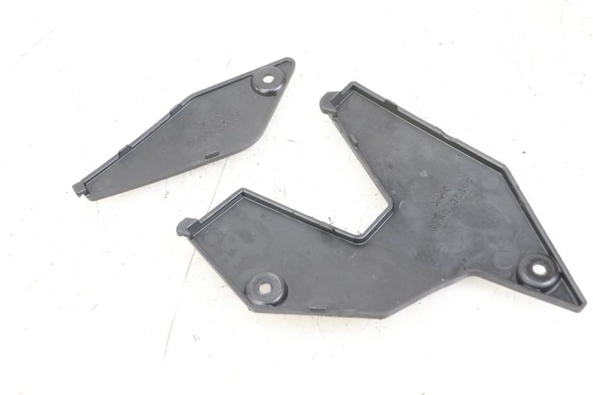 photo de RECHTER SEITENRAHMENDECKEL KAWASAKI VERSYS ABS 650 (2015 - 2018) - Zoom auf Gebrauchszustand