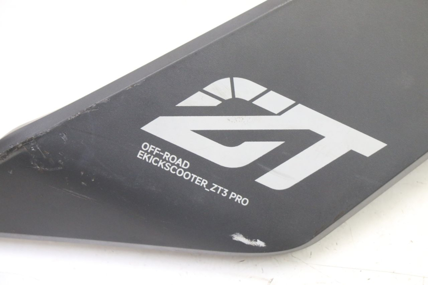 photo de RAHMENABDECKUNG RECHTS SEGWAY NINEBOT ZT3 PRO 1 - Zoom auf Gebrauchszustand
