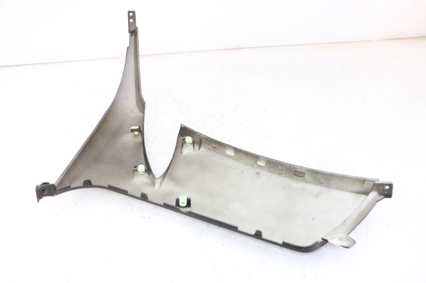 photo de RAHMENABDECKUNG LINKS PEUGEOT CITYSTAR 50 (2013 - 2017) - Zoom auf Gebrauchszustand