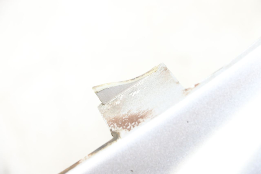 photo de RAHMENABDECKUNG LINKS HYOSUNG GF 125 (2001 - 2005) - Detailansicht des Bauteils