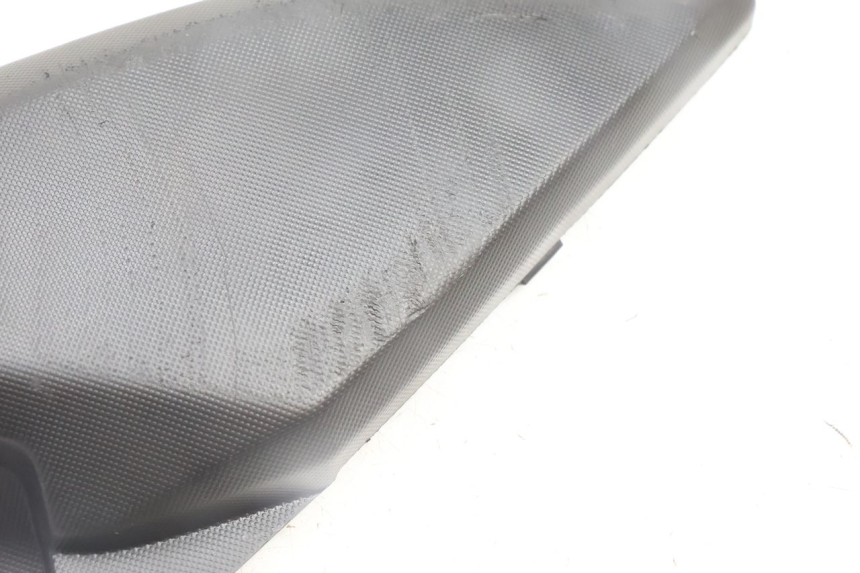 photo de RAHMENABDECKUNG LINKS YAMAHA N-MAX NMAX 125 (2021 - 2024) - Zoom auf Gebrauchszustand