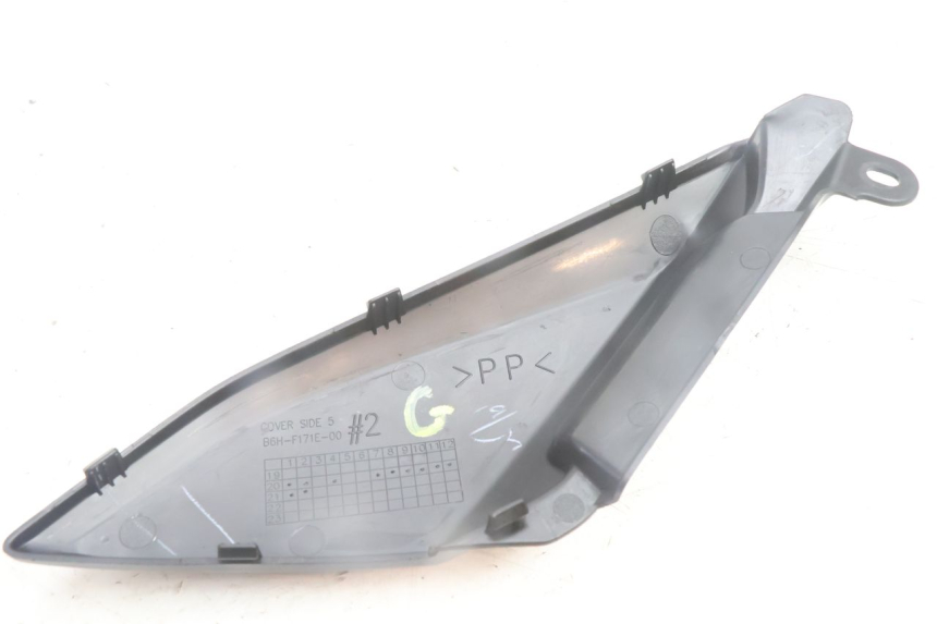 photo de RAHMENABDECKUNG LINKS YAMAHA N-MAX NMAX 125 (2021 - 2024) - Details der Befestigungspunkte