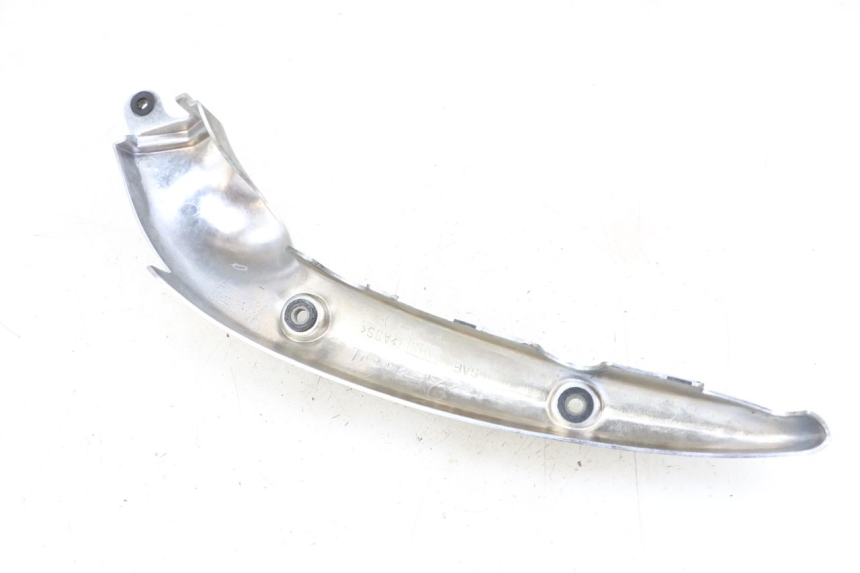 photo de LINKER SEITENRAHMENDECKEL SUZUKI VL INTRUDER 125 (2004 - 2007) - Zoom auf Gebrauchszustand