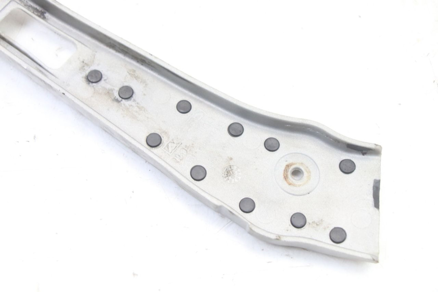 photo de RAHMENABDECKUNG LINKS YAMAHA YZ 125 (2006 - 2016) - Details der Befestigungspunkte