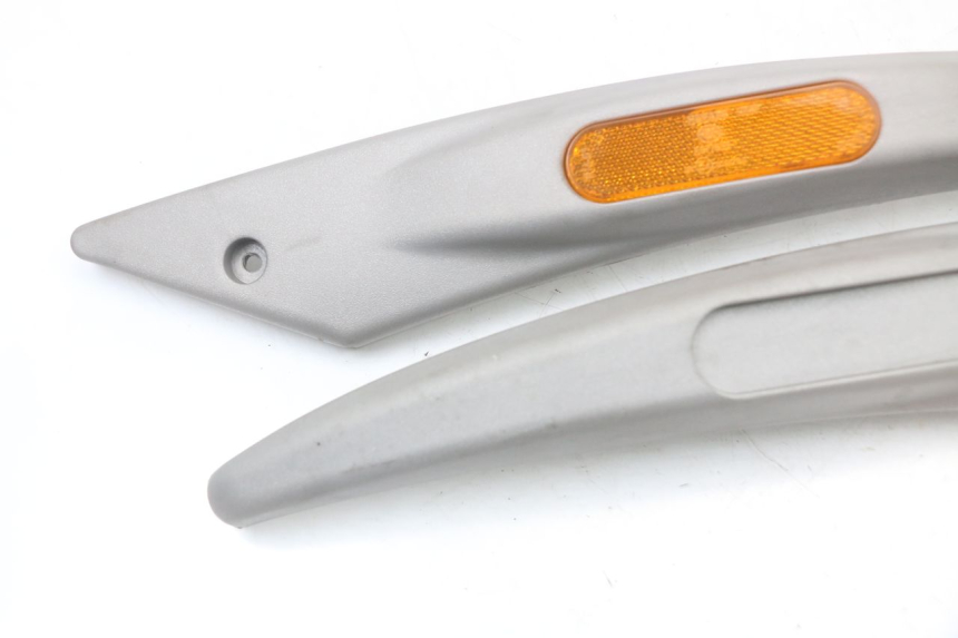 photo de RAHMENABDECKUNG PIAGGIO LIBERTY 4T 50 (2004 - 2008) - Detailansicht des Bauteils