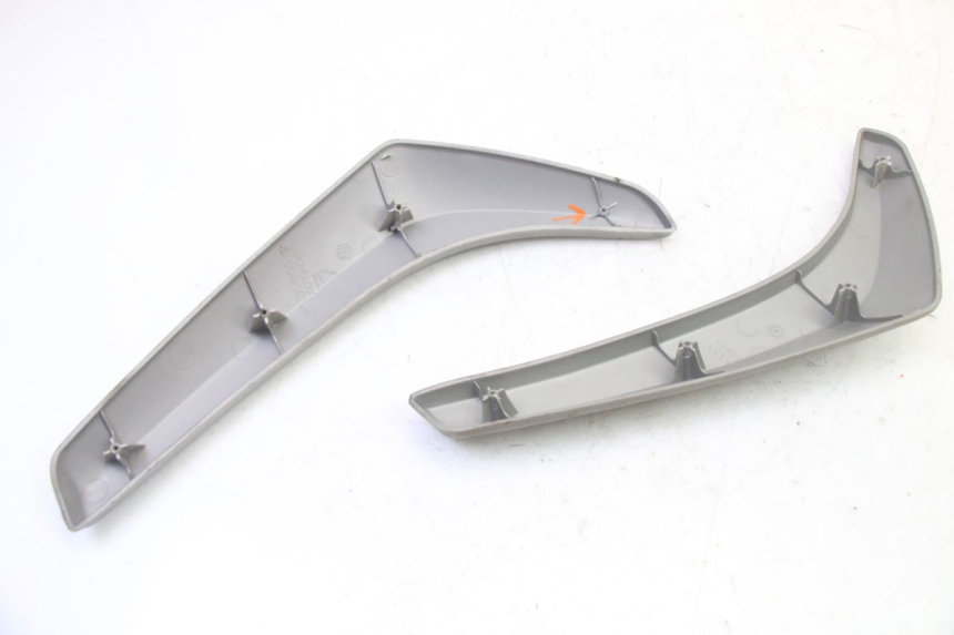 photo de RAHMENABDECKUNG PIAGGIO LIBERTY 4T 50 (2009 - 2015) - Details der Befestigungspunkte