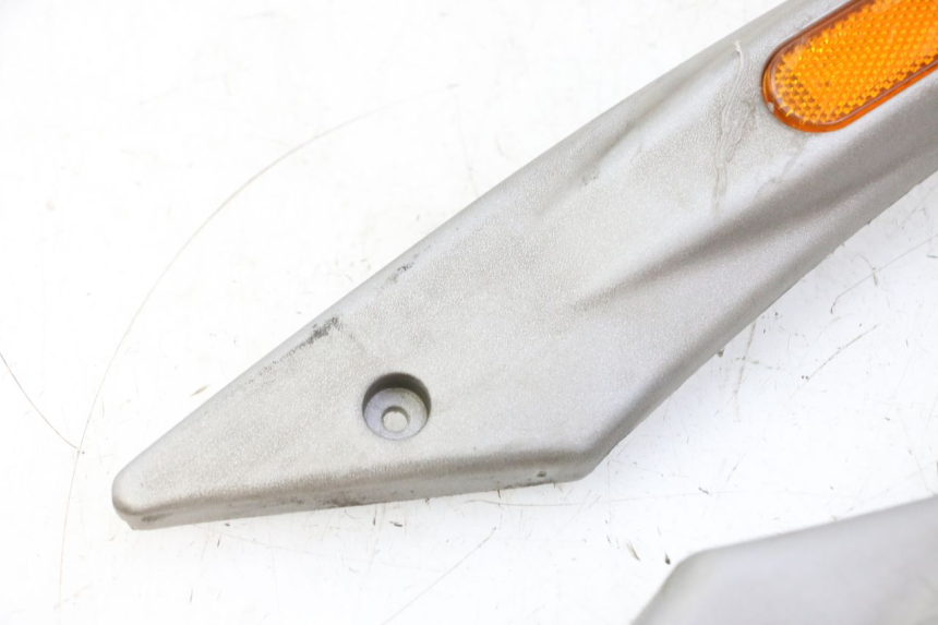 photo de RAHMENABDECKUNG PIAGGIO LIBERTY 125 (1998 - 2008) - Charakteristische Merkmale