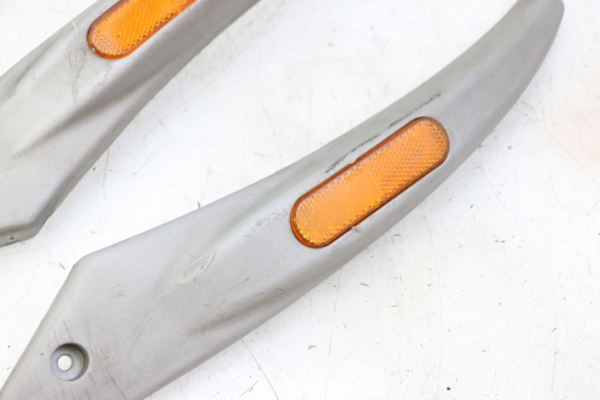 photo de RAHMENABDECKUNG PIAGGIO LIBERTY 125 (1998 - 2008) - Kennzeichnungen und Originalreferenzen