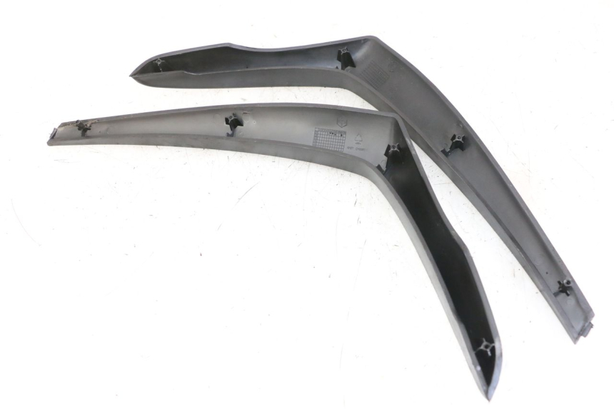 photo de RAHMENABDECKUNG PIAGGIO BEVERLY 125 (1998 - 2005) - Detailansicht des Bauteils